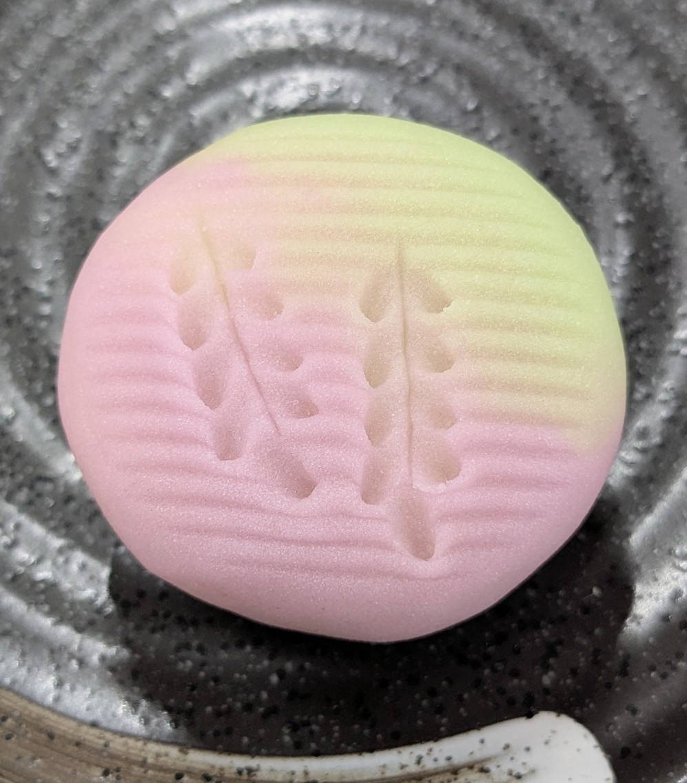 藤棚(ふじだな)　　　　　　　　　練切製