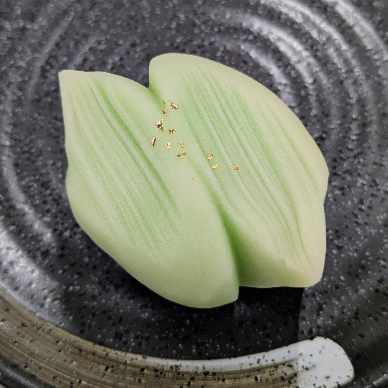 願い笹(ねがいざさ)　　　　　　　　　　練切製